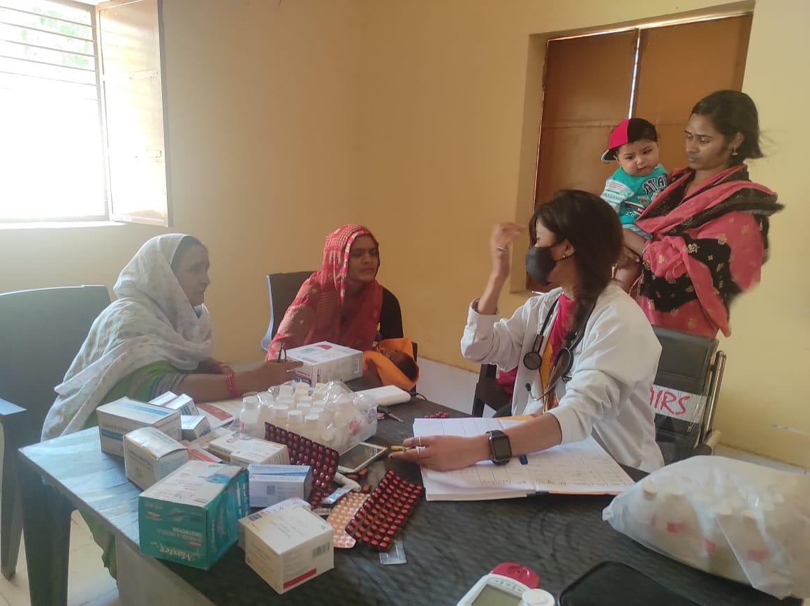 Nurse Samya answering queries from village families
